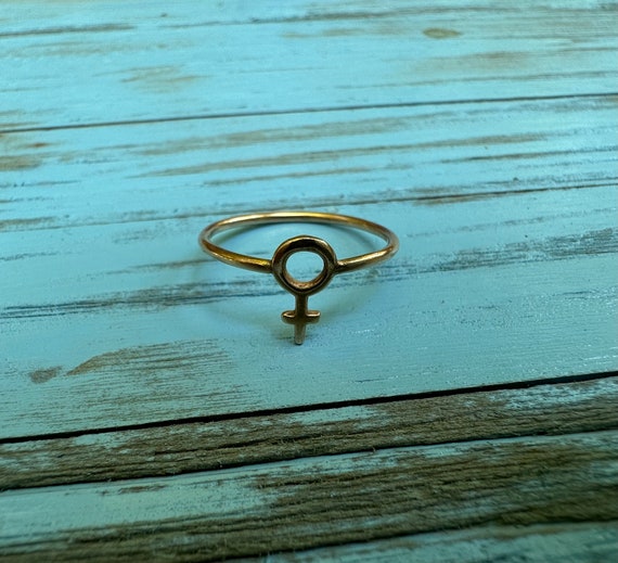 14k Female Symbol Ring - image 3