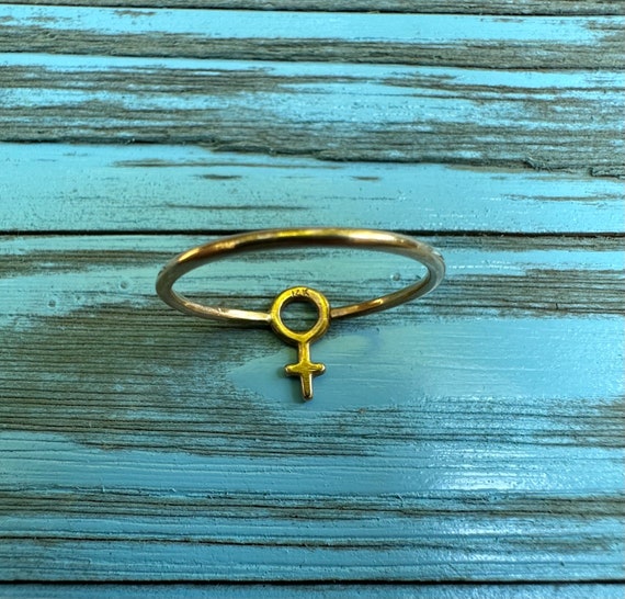 14k Female Symbol Ring - image 2