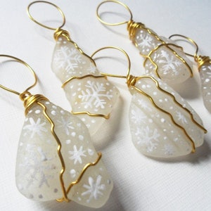 Snowflakes set of 5 hand painted sea glass christmas tree decorations - Hand painted English beach glass