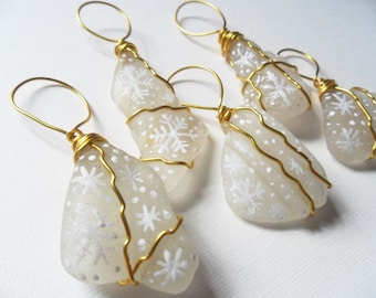 Snowflakes set of 5 hand painted sea glass christmas tree decorations - Hand painted English beach glass