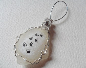 Paw prints in the snow - Hand painted sea glass Christmas tree decoration with beads and wire