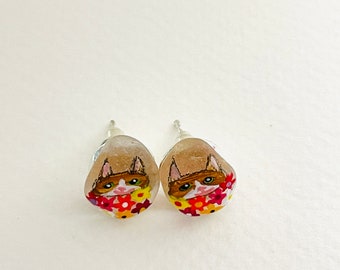 Ginger tabby cat in flowers hand painted stud earrings - Painted on english Sea glass