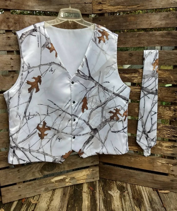New Mossy Oak Camouflage Camo Tuxedo Vest Bow Tie, REAL POCKETS