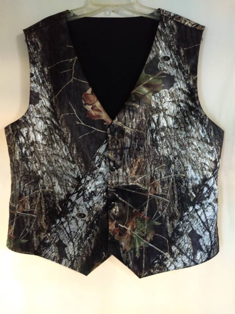 Boys and Men Camo vest with black back many other camo colors afbeelding 1