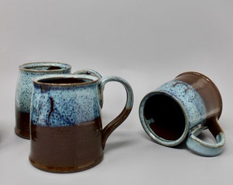 Taza de café de gres hecha a mano: esmalte rústico marrón y azul oceánico