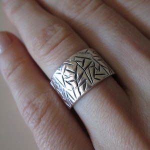925 Sterling Silver Vintage carved thick band Ring, size 6