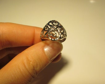 Sterling silver Vintage Carved detail ring, size 6