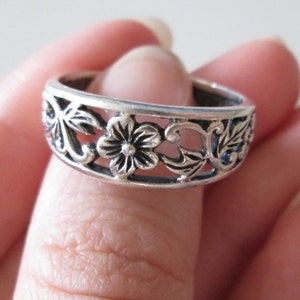 Sterling silver Vintage carved flower band ring, size 11
