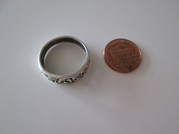 Sterling silver Vintage carved flower band ring, … - image 5