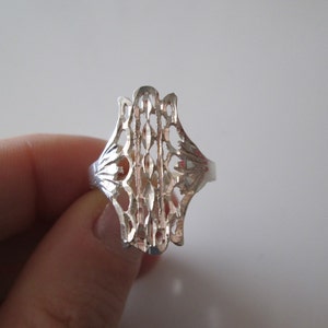 Sterling silver Vintage Carved detail ring, size 9