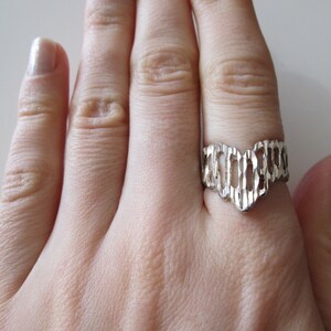 Sterling silver Vintage Carved detail Spike ring, size 7 image 2