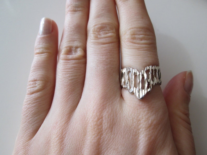 Sterling silver Vintage Carved detail Spike ring, size 7 image 2