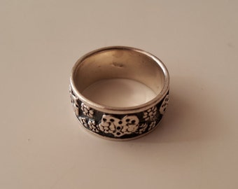 925 Sterling Silver Vintage Hearts and Flowers band Ring, size 5.5