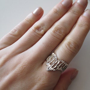 Sterling silver Vintage Carved detail Spike ring, size 7 image 3