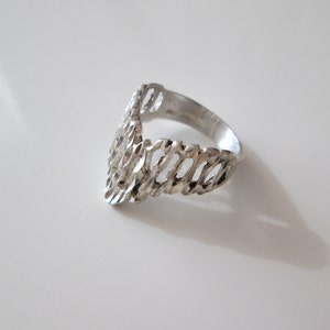 Sterling silver Vintage Carved detail Spike ring, size 7 image 1