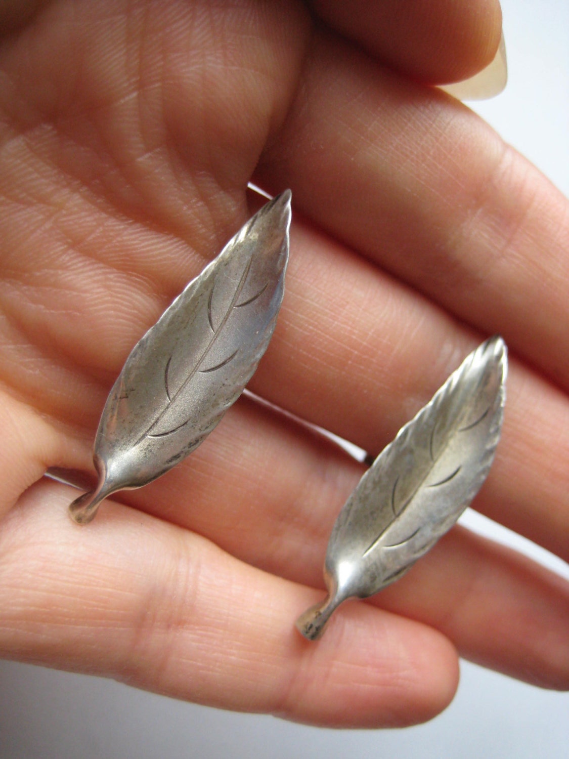 925 Sterling Silver Vintage Leaf Screw Back Earrings 
