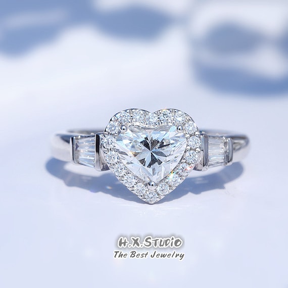 18K ゴールド テーパード ショルダー ハロー エンゲージリング (0.3CTW  