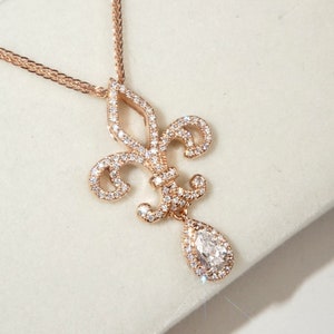 Diamond Fleur-De-Lis Dangle Pendant Necklace in Solid 18k Gold/Iris Pendant/Custom Jewelry/Personalization Design/Gift for Women and Girls