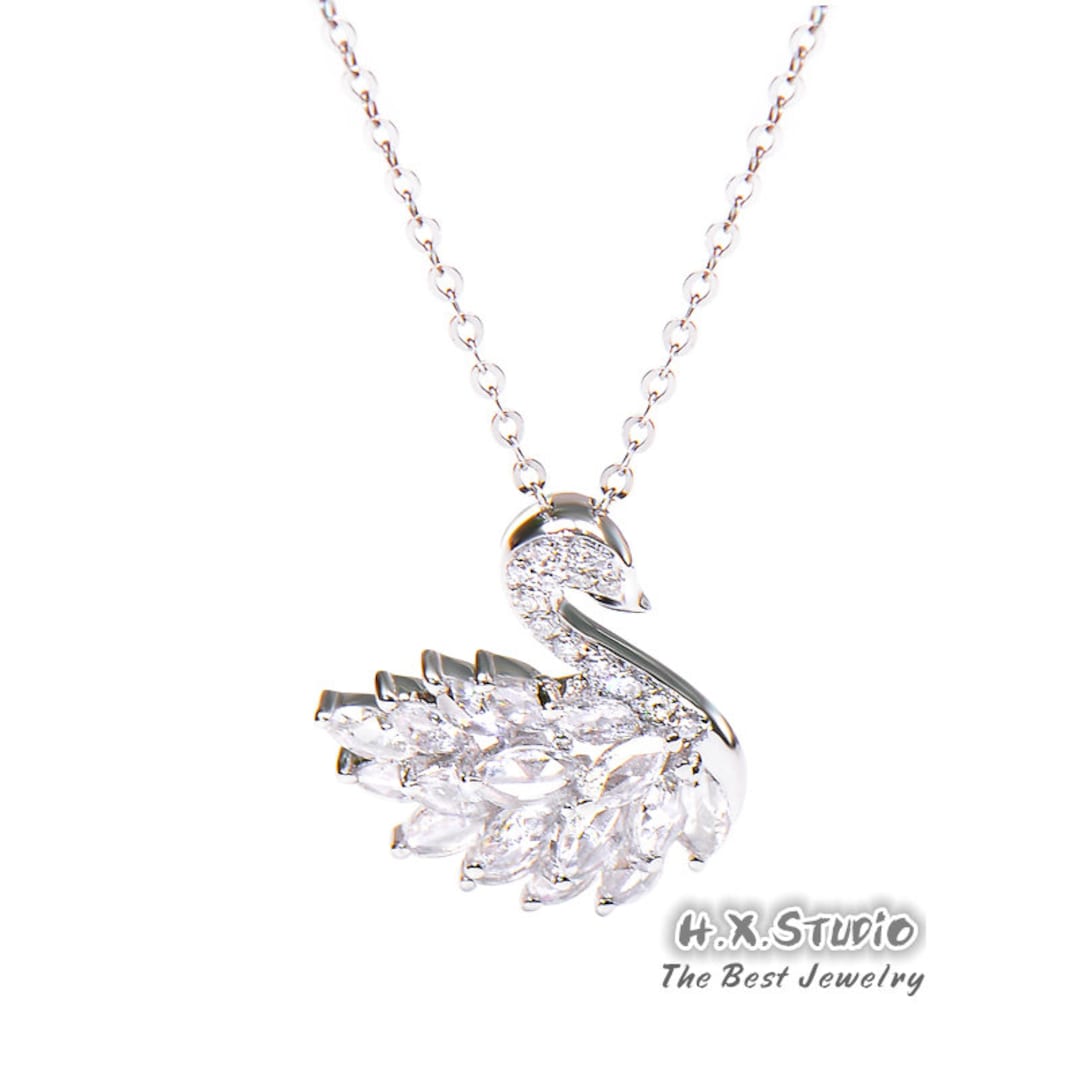 diamond-swan-pendant-necklace-in-solid-18k-gold-custom-fine-jewelry