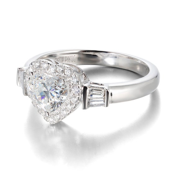 18K ゴールド テーパード ショルダー ハロー エンゲージリング (0.3CTW  