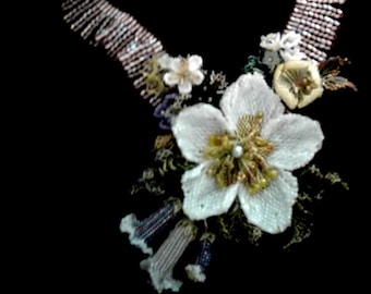 Stort blomhalsband