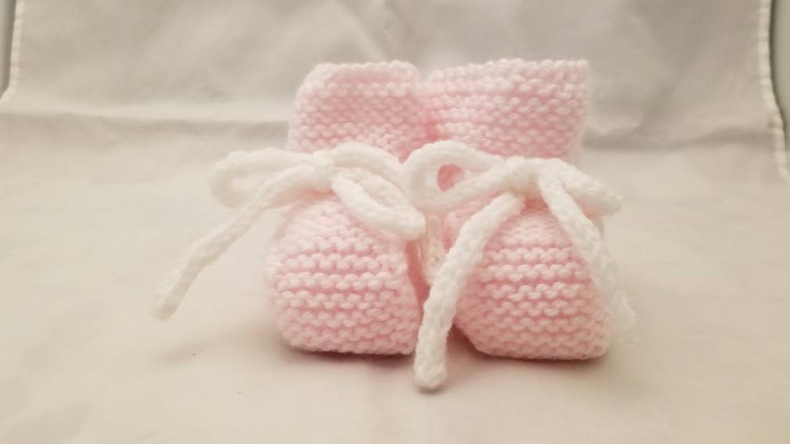 Pink Hand Knit Baby Booties, Unisex Baby Booties, Newborn Baby Booties