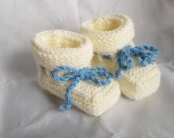 White Hand Knit Baby Booties, Unisex Baby Booties, Newborn Baby Booties, Babyshower Gift Idea, Handmade Baby Booties, Baby Slippers