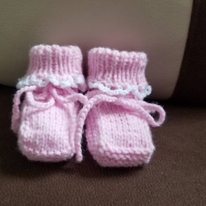 Pink Hand Knit Baby Booties, Newborn Babies Booties, Unisex Booties, Babyshower Gift Idea, Handmade Booties, Crip Socks, Baby Shoes