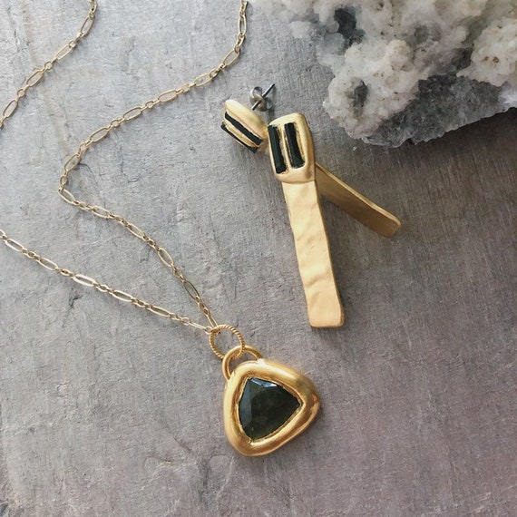 Turmalin Halskette / Dreieck Turmalin Anhänger / Edelstein Schmuck / Edelstein Halskette