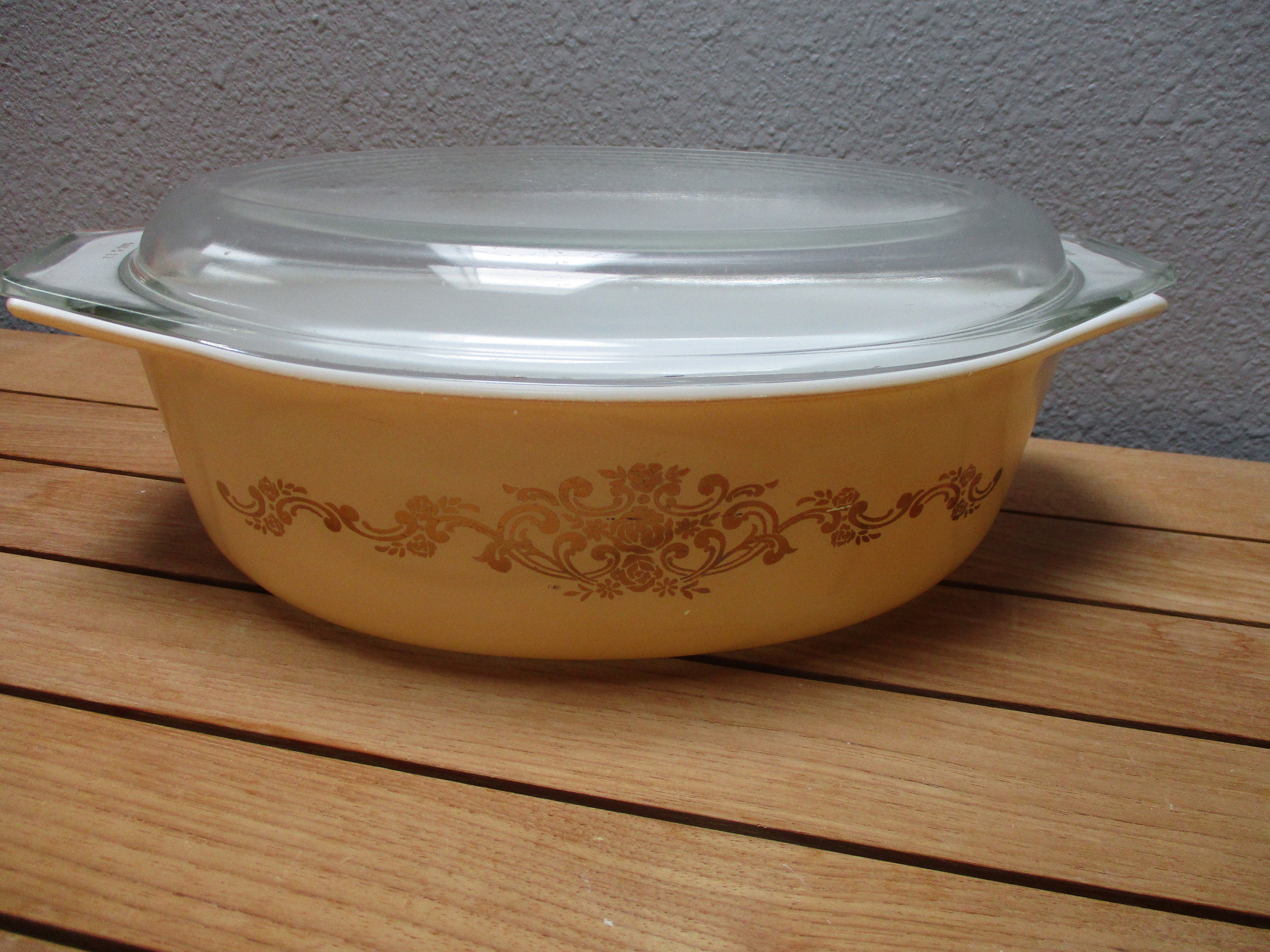 oval pyrex dish with lid