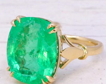 Mid Century 10.42 Carat Colombian Emerald Solitaire Ring, circa 1950