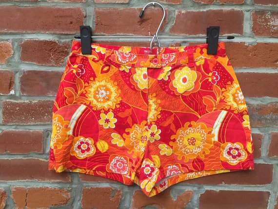 90s print shorts