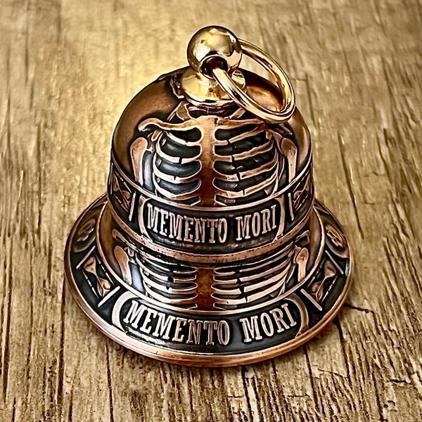 Sonnette de moto / sonnette de collection Memento Mori fabriquée à la main sur mesure à partir de deux pièces de 1 oz en cuivre fin. Comprend une boîte-cadeau gratuite.