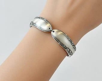 Handcrafted Spoon Handle Bracelet: Fashion Lane Pattern - Adjustable Clasp