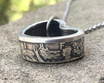 Collar con moneda en forma de corazón: medio dólar Walking Liberty de plata 90%, elige tu año.
