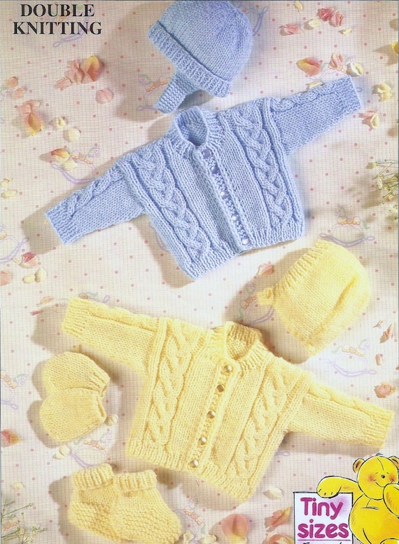 PRETTY BORDER BABY/'S CARDIGAN BONNET /& BOOTEES PREM KNITTING PATTERN 18/"
