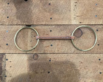 Boca de cuero o cuerda con junta tórica de latón