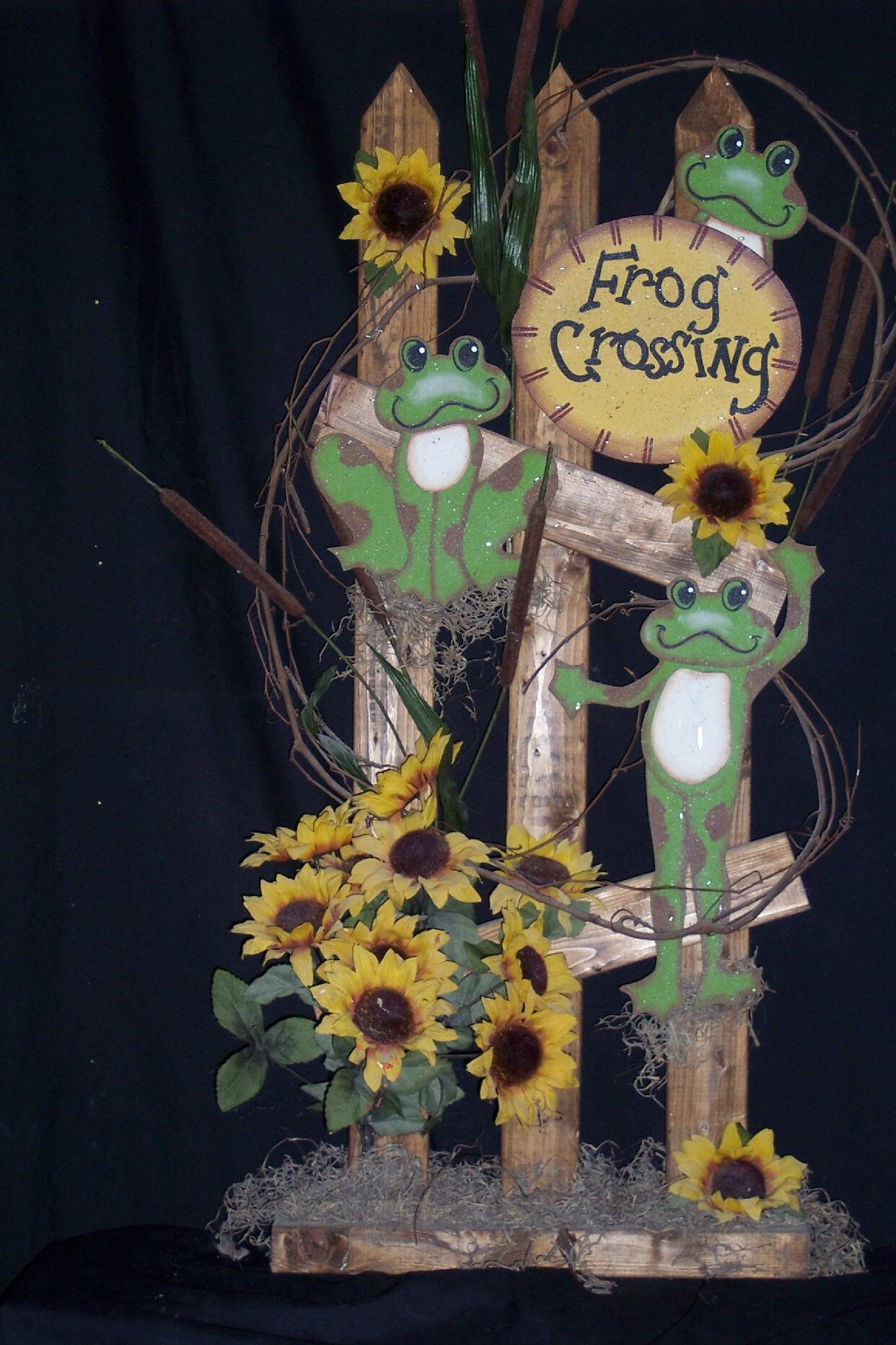E-Pattern 36" Frog Crossing, Sunflowers, Cattails, Fence Sign, Spring, House, Garden & Porch Decor, Frogs, Spring, Tutorial FB-210
