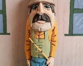 Pescador con talla mano tallada por talla en madera MADellinger de madera de caricatura de caña de pescar creado para la gente común serie BH # 64