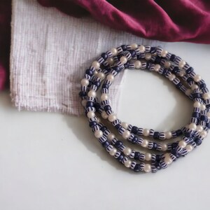 Pulsera envolvente con cuentas de vidrio y rocallas. Pulsera elástica. Collar, tobillera. Regalo, pulsera de mujer.