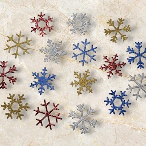 Ensemble de 12 découpes de flocons de neige pour décorer tout vos projets de scrapbooking et autres. Journal, cartes de souhaits de Noël