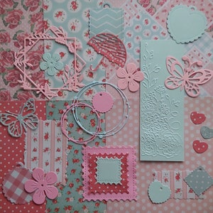 Ensemble complet pour projets de scrapbooking et autres. Journal, cartes de souhaits, agenda. 6 Papier artistique et 24 découpes assorties