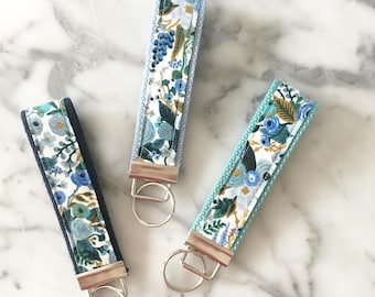 Rifle Paper Co Blue Petite Garden Party Floral Porte-clés - Porte-clés Rifle Paper Co - Porte-clés - Imprimé rose