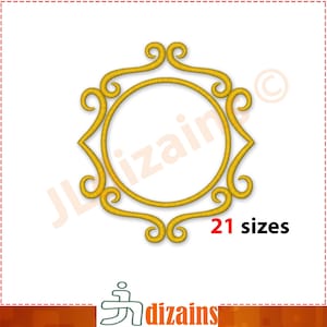 Puede incluir: Un diseño de bordado dorado de un marco decorativo con una abertura circular en el centro. El diseño está disponible en 21 tamaños.