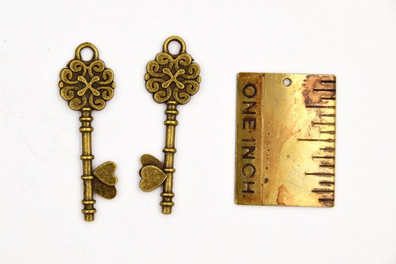 10 Antique Bronze Alice in wonderland Heart Key Charms Steampunk DIY