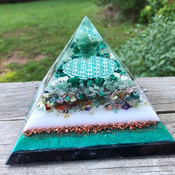 Orgone Orgonite® Pyramid - ASCENSION - Merkaba Malachite, Unakite, Green Aventurine, shungite, Nuummite, Heart Chakra, Flower of Life