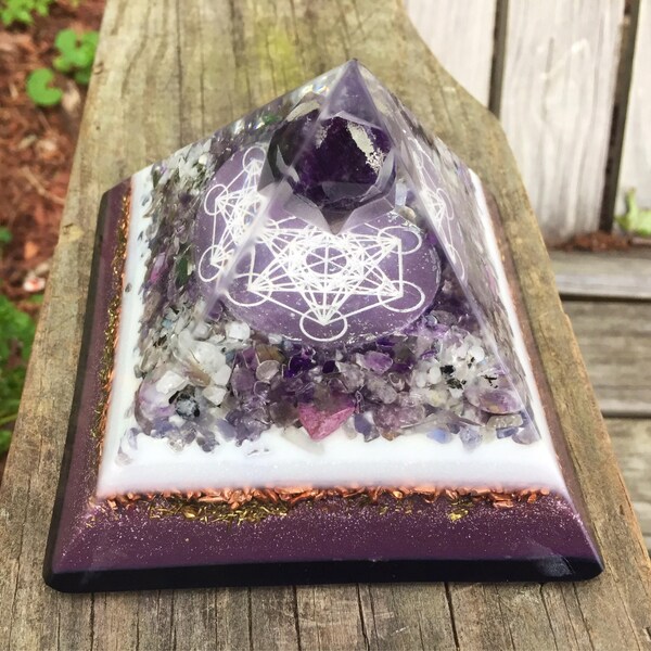 Orgonite® Pyramid orgone- Metatron's Cube ICOSAHEDRON - Violet Flame, orgone pyramid, orgonit, organite - Amethyst, third eye