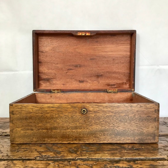 vintage tin Jewelry trinket box keepsake makeup box antique storage container