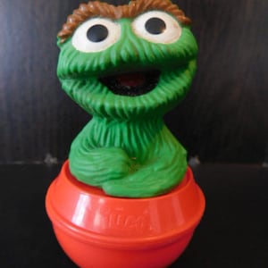 Super Cute Jim Henson&#39;s Sesame Street &quot;Oscar The Grouch&quot; Roly Poly Toy Illco Toys 1992 - Baby Toy - Toddler Toy