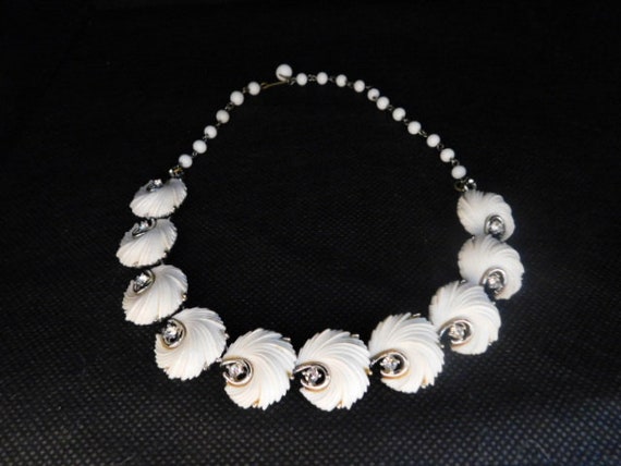 Lovely Silver Tone Metal and White Acrylic Choker… - image 1